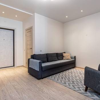Продается 1-комнатная квартира, 42 м²