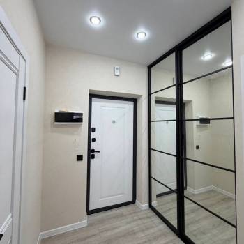 Продается 1-комнатная квартира, 42 м²