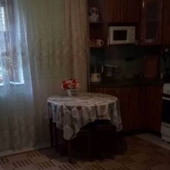 Продается 1-комнатная квартира, 42 м²