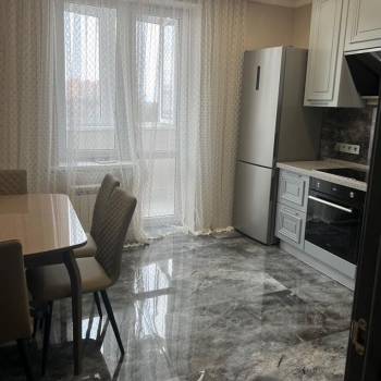 Сдается 1-комнатная квартира, 52 м²