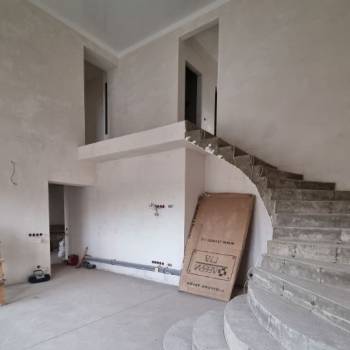 Продается Многокомнатная квартира, 180 м²