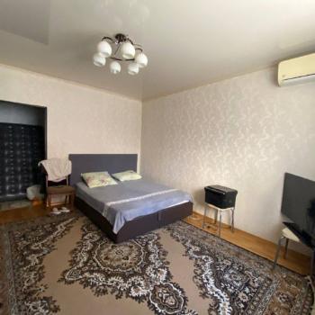 Продается 1-комнатная квартира, 42 м²