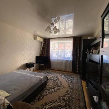 Продается 1-комнатная квартира, 42 м²