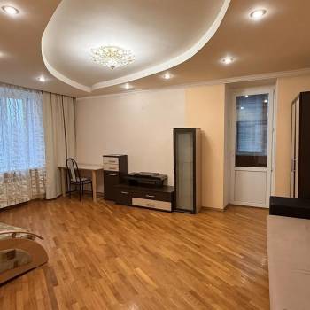 Сдается 1-комнатная квартира, 49 м²