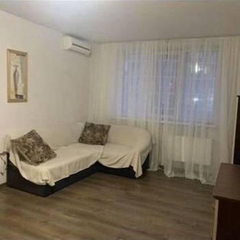 Продается 1-комнатная квартира, 42 м²