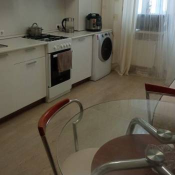 Продается 1-комнатная квартира, 42 м²