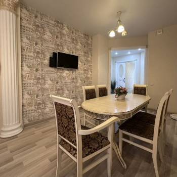 Сдается 2-х комнатная квартира, 93 м²