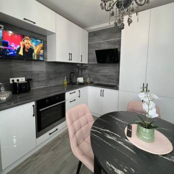 Продается 1-комнатная квартира, 42 м²