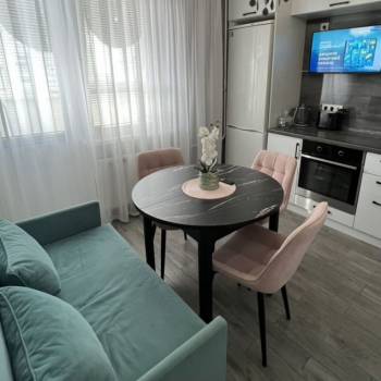 Продается 1-комнатная квартира, 42 м²
