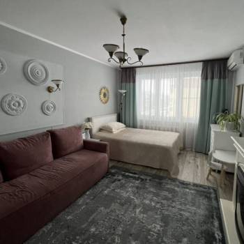 Продается 1-комнатная квартира, 42 м²