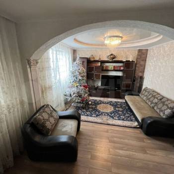 Продается Многокомнатная квартира, 90 м²