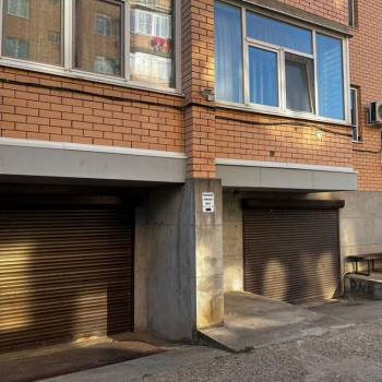 Продается 1-комнатная квартира, 82 м²