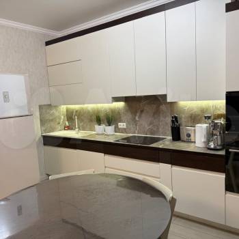 Продается 1-комнатная квартира, 82 м²