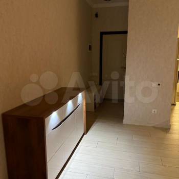 Продается 1-комнатная квартира, 82 м²