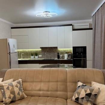 Продается 1-комнатная квартира, 82 м²