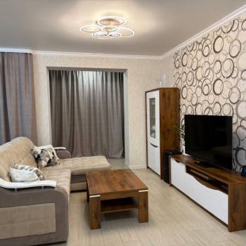 Продается 1-комнатная квартира, 82 м²