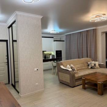 Продается 1-комнатная квартира, 82 м²