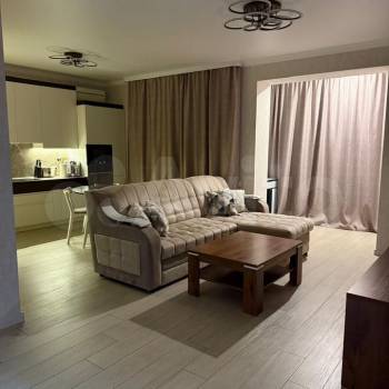 Продается 1-комнатная квартира, 82 м²