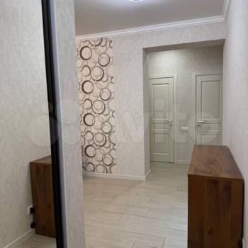 Продается 1-комнатная квартира, 82 м²