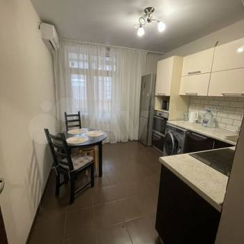 Сдается 1-комнатная квартира, 40 м²