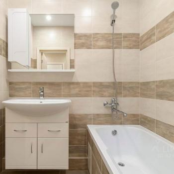 Продается 1-комнатная квартира, 61,7 м²