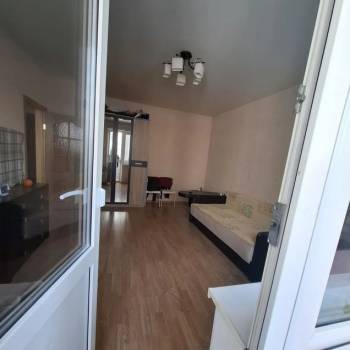 Продается 1-комнатная квартира, 42 м²