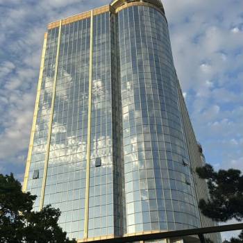 Продается 1-комнатная квартира, 120,9 м²