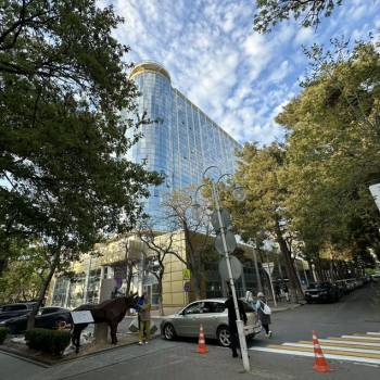 Продается 1-комнатная квартира, 120,9 м²