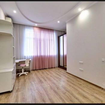 Продается 2-х комнатная квартира, 100 м²