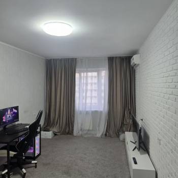 Продается 1-комнатная квартира, 35 м²