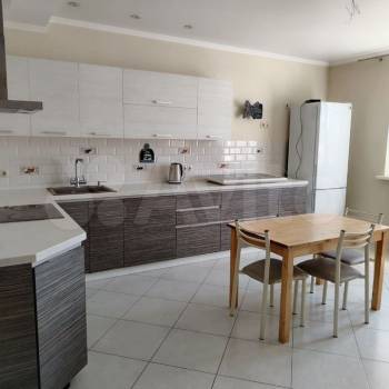 Сдается 2-х комнатная квартира, 77 м²