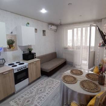 Продается 1-комнатная квартира, 42 м²