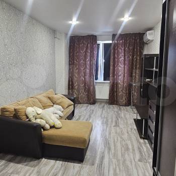 Сдается 1-комнатная квартира, 49 м²