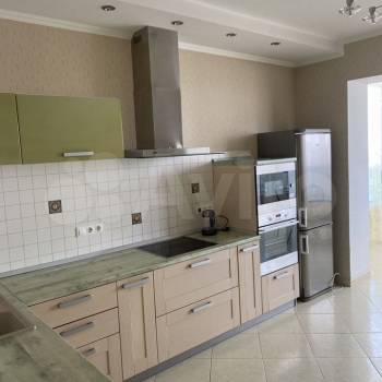 Сдается 2-х комнатная квартира, 90 м²