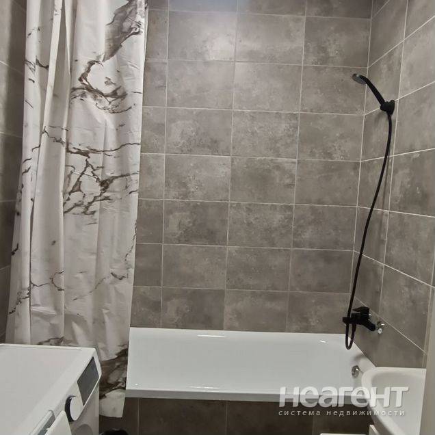 Сдам 2-комнатную квартиру (ул. Домбайская)