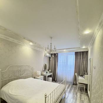 Продается 2-х комнатная квартира, 79,7 м²