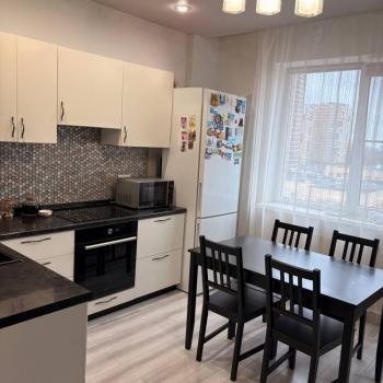 Продается 1-комнатная квартира, 42 м²