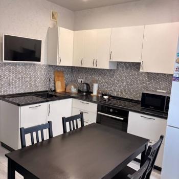 Продается 1-комнатная квартира, 42 м²