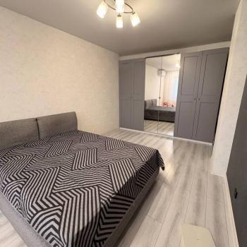 Продается 1-комнатная квартира, 42 м²