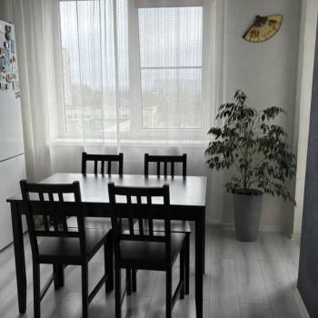Продается 1-комнатная квартира, 42 м²