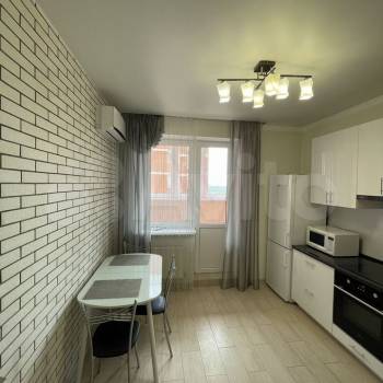 Сдается 1-комнатная квартира, 43 м²