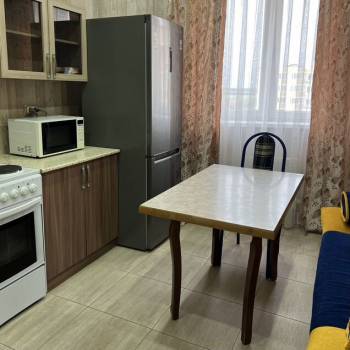 Сдается 1-комнатная квартира, 39 м²