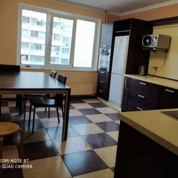 Сдается 2-х комнатная квартира, 76 м²