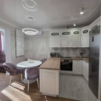 Сдается 1-комнатная квартира, 55 м²