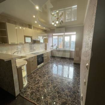 Продается 1-комнатная квартира, 62 м²