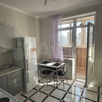 Продается 1-комнатная квартира, 40 м²