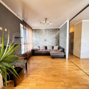 Продается 1-комнатная квартира, 50 м²