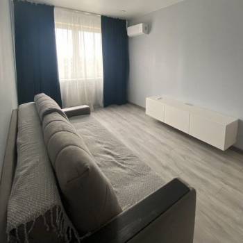 Сдается 1-комнатная квартира, 42 м²