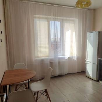 Сдается 1-комнатная квартира, 42 м²