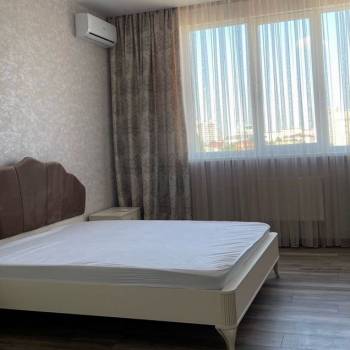 Сдается 2-х комнатная квартира, 80 м²